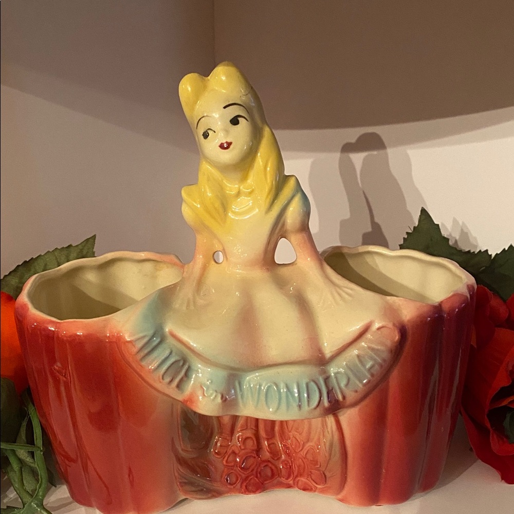 Alice in Wonderland Ceramic Bath Holder - Red and Cream - Picture 2 of 8